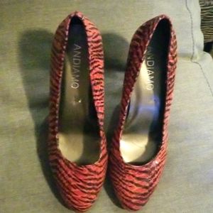 Andiamo Salena Tiger Print Pumps